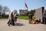 Dzień Katyński - złożenie kwiatów pod tablicą Zgierzan-Katyńczyków - Plac Stu Straconych