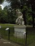 Puławy - Park krajobrazowy wokół pałacu - rzeźba przedstawiająca Tankreda i Kloryndę