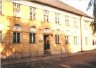 ul. Długa 33 - budynek dawnej Szkoły Ewangelickiej (wzniesiony w latach 1820-1830)